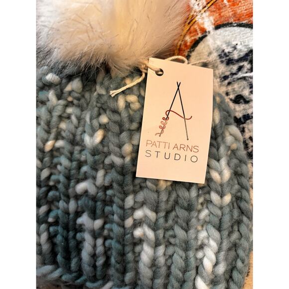 Hand Knit 100% Merino Wool Furry Pom Beanie NEW - Picture 3 of 4